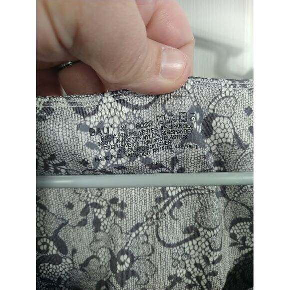 BALI Woman XL Activewear Top Style 8028 Grey Floral Short Sleeve Lined - Picture 4 of 7